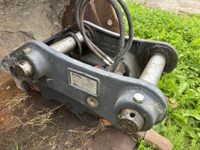 Tefra quick hitch