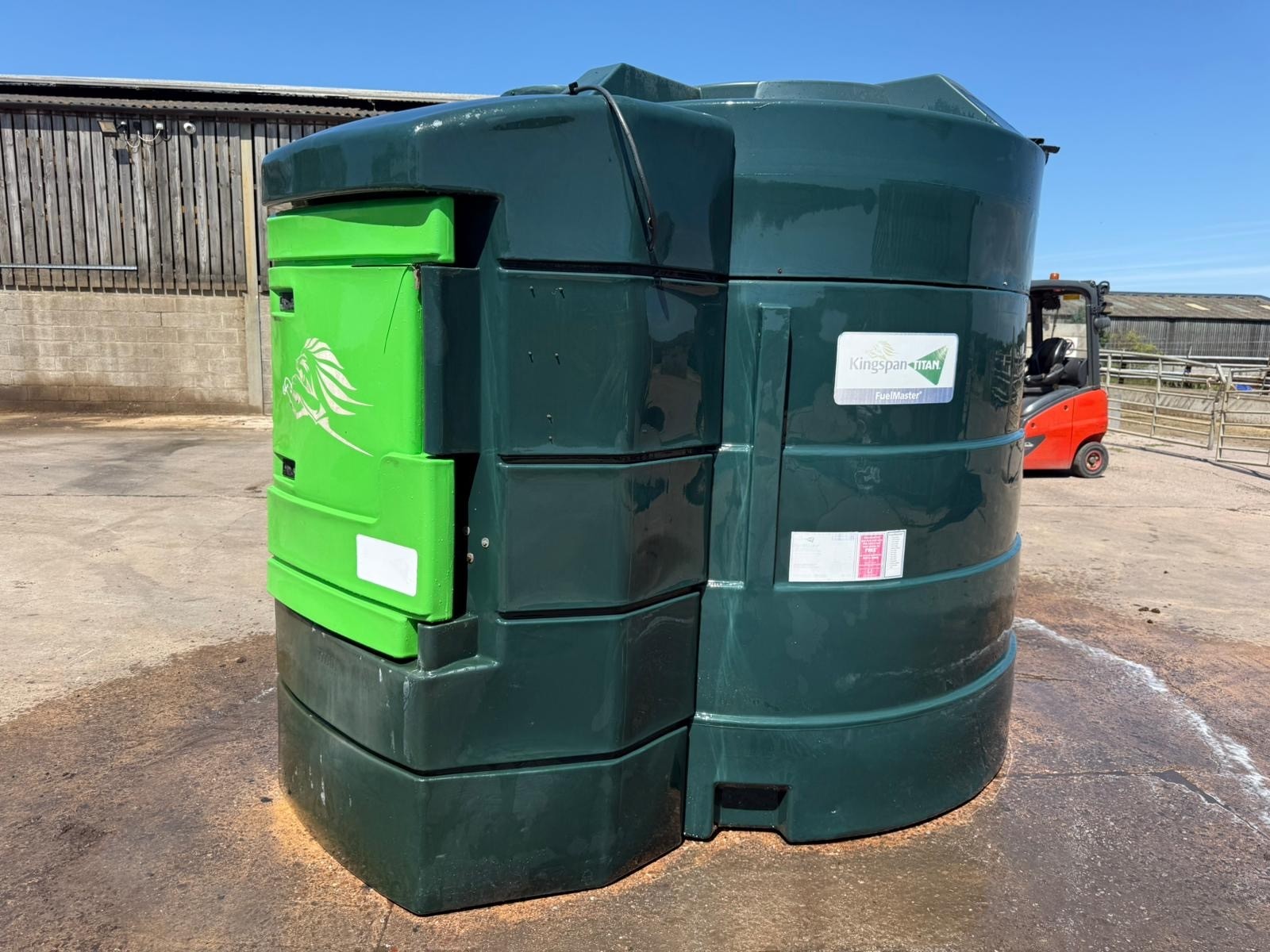 Kingspan fuel tank and pump